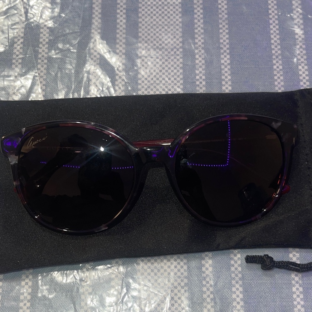 Chic Black Sunglasses